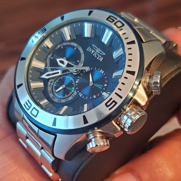 Invicta pre-owned - Picture 3 of 5